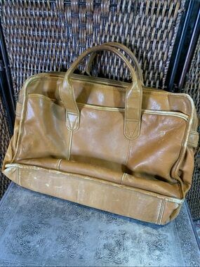 Vintage Avenue in Leather Distressed Bag